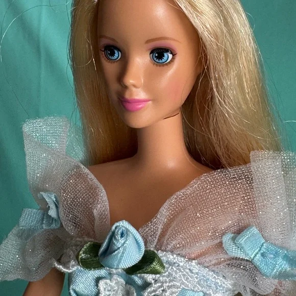 Sleeping beauty Barbie 1998 - Picture 9 of 17